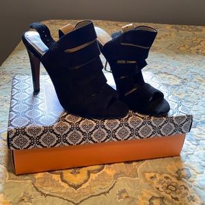 Isola black heels 👠